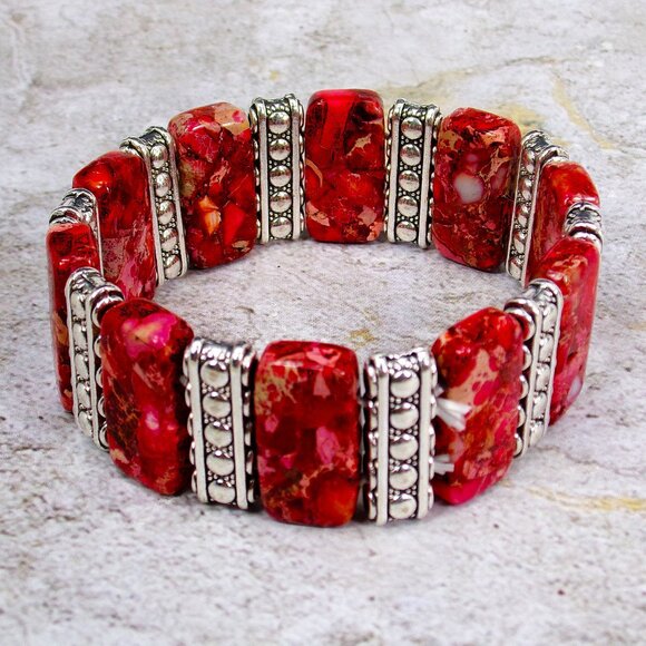 Red agate stone stretch bracelet with silver metal textured spacer bars - Picture 8 of 8
